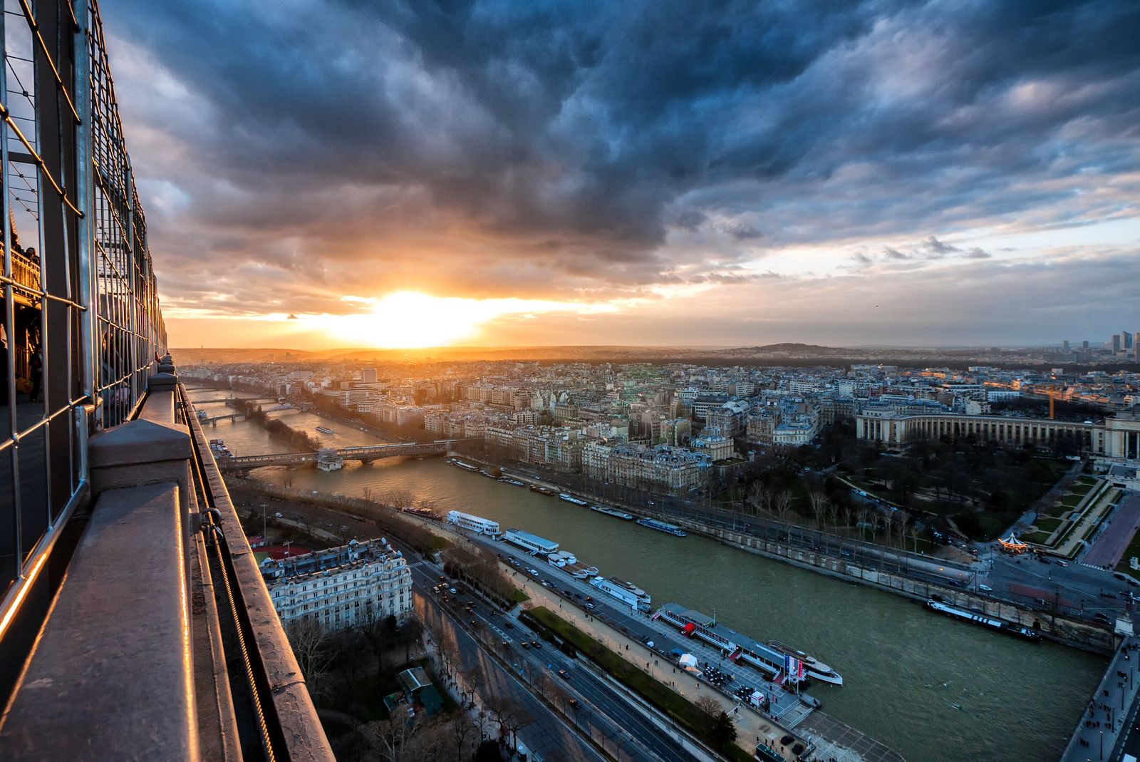 在Paris CDG Airport Terminal 1\n租车